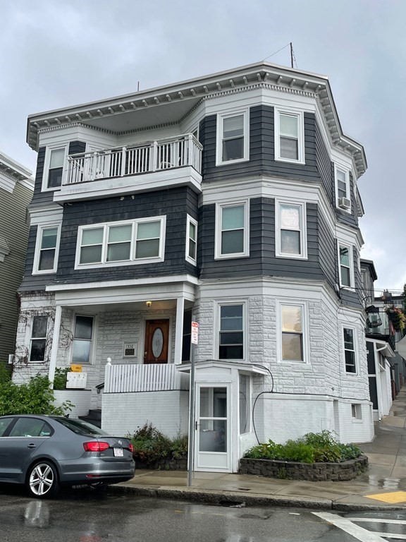 3 bed, 1.5 bath apartment for rent at 1326 Columbia Rd Unit 2, South Boston — photo 1 of 10