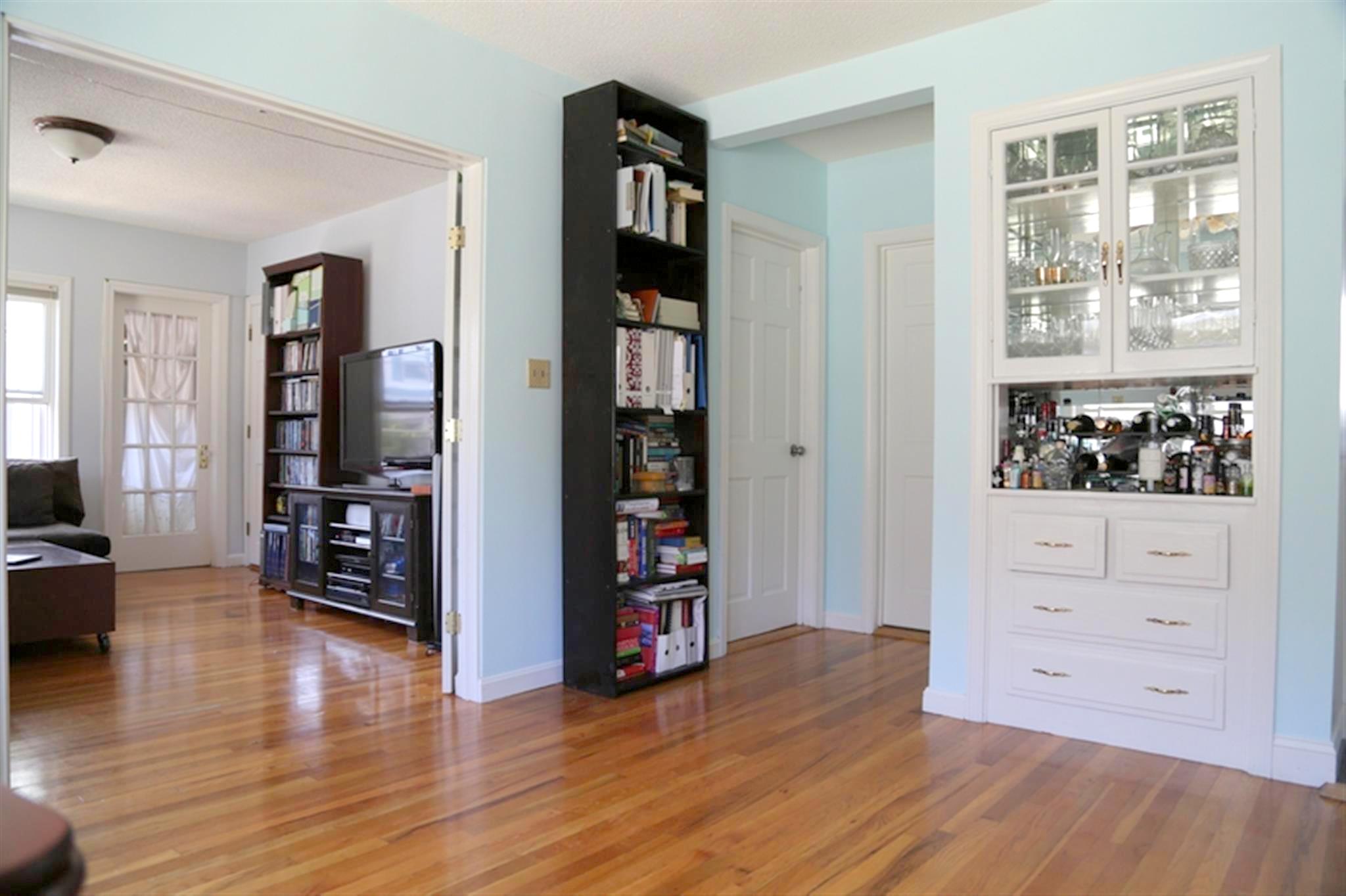 2.5 bed, 1 bath apartment for rent at 97 Boston Ave Unit 97, Davis Square — photo 4 of 11