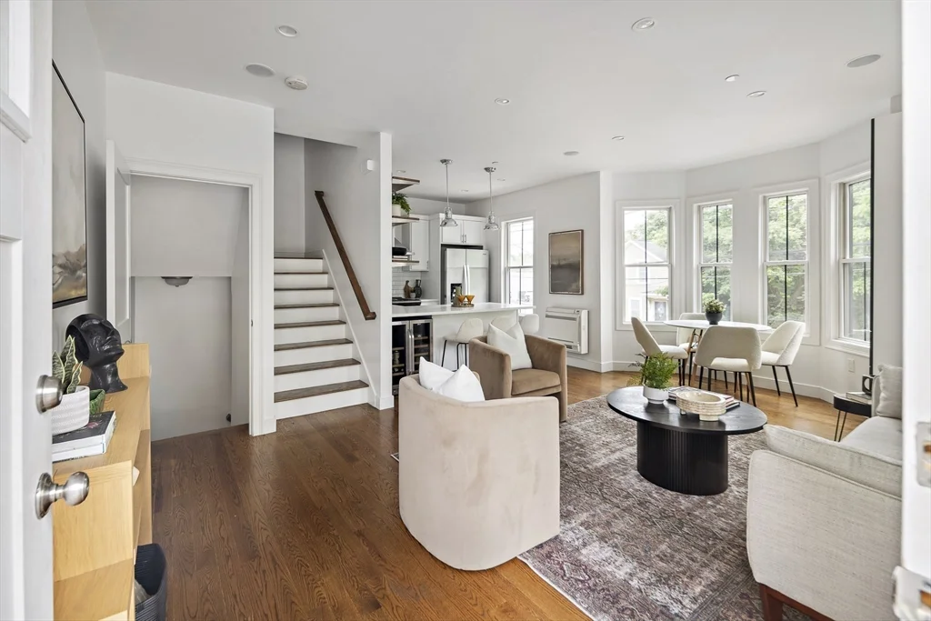 9 Cedar St, Roxbury