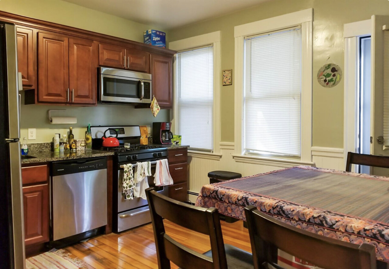 3 bed, 1 bath apartment for rent at 2 Wyman Pl Unit 11, Jamaica Plain — photo 4 of 21