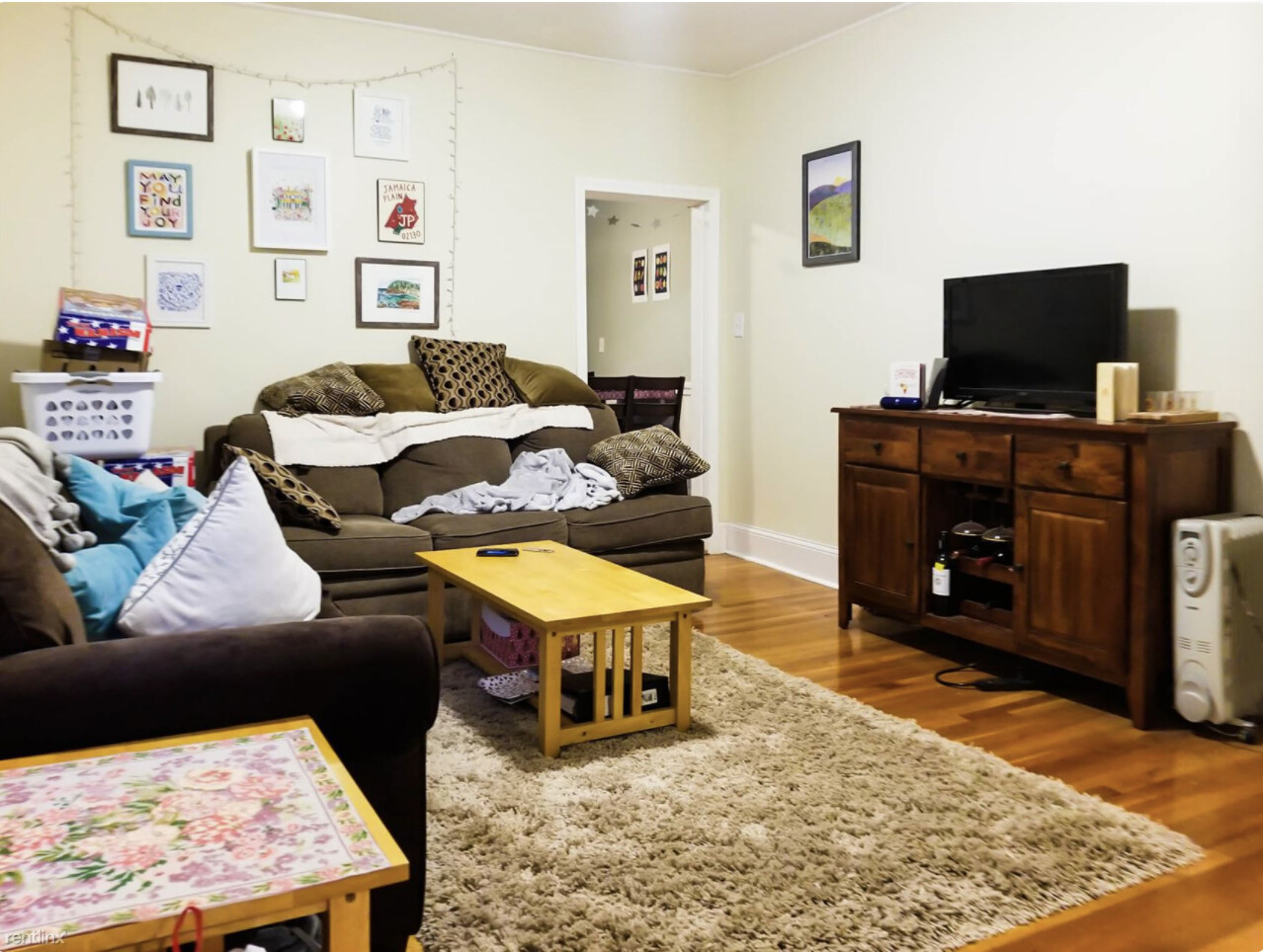 3 bed, 1 bath apartment for rent at 2 Wyman Pl Unit 11, Jamaica Plain — photo 9 of 21