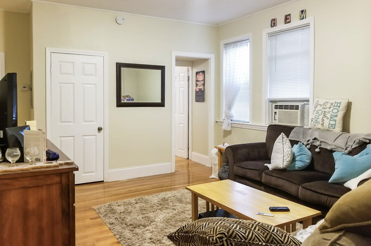 3 bed, 1 bath apartment for rent at 2 Wyman Pl Unit 11, Jamaica Plain — photo 6 of 21