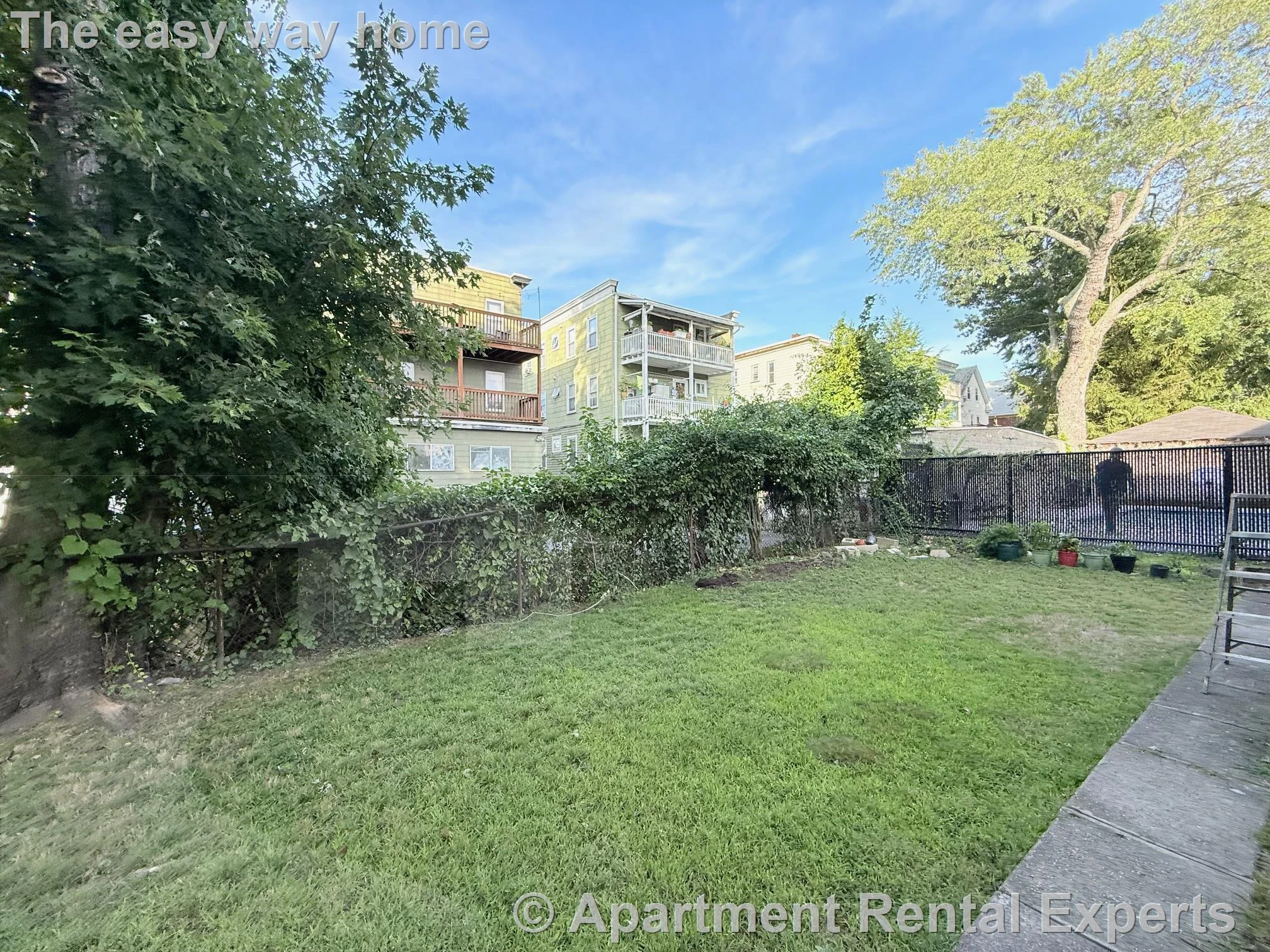 69 Raymond Ave, Tufts