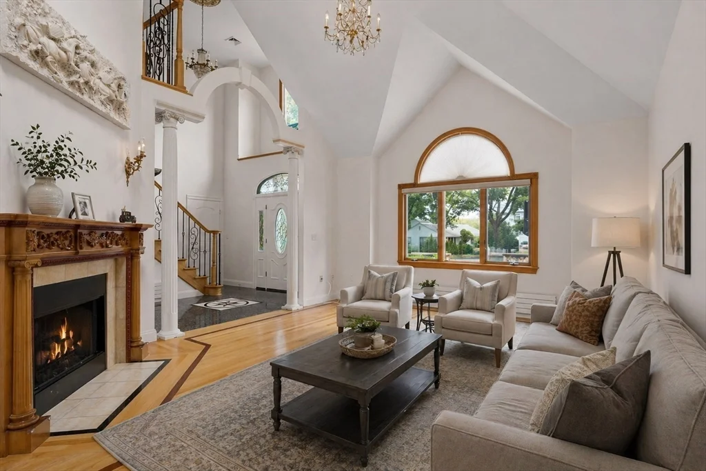 24 Carthay Cir, Newton Highlands