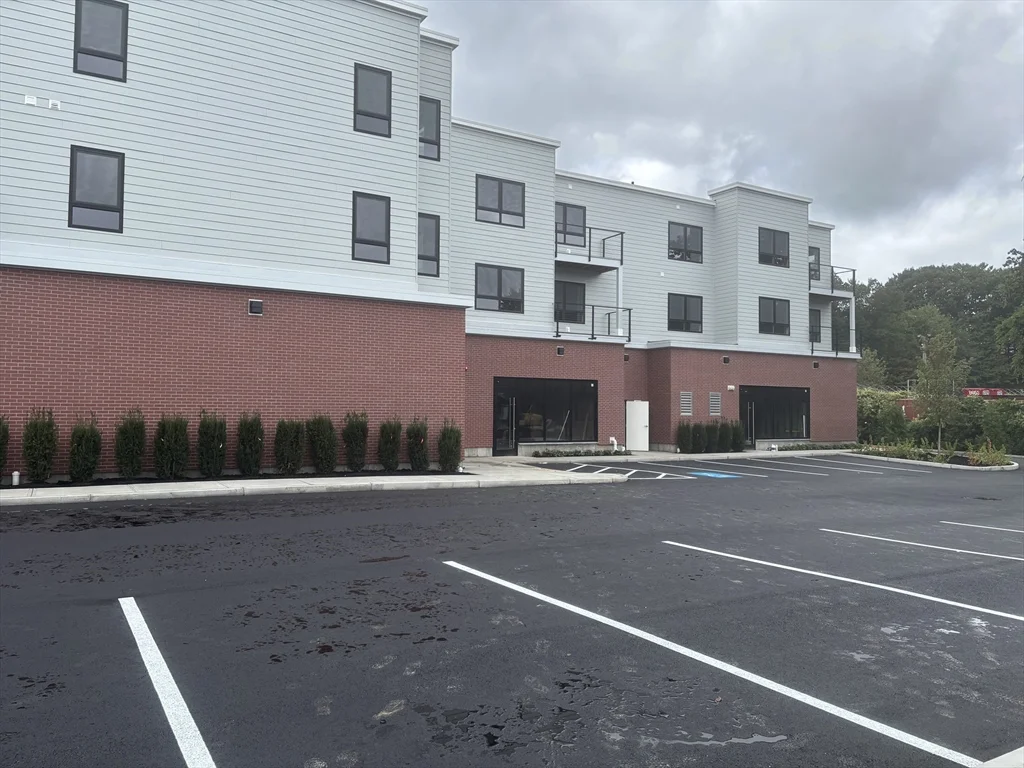 1391 Main St, Walpole