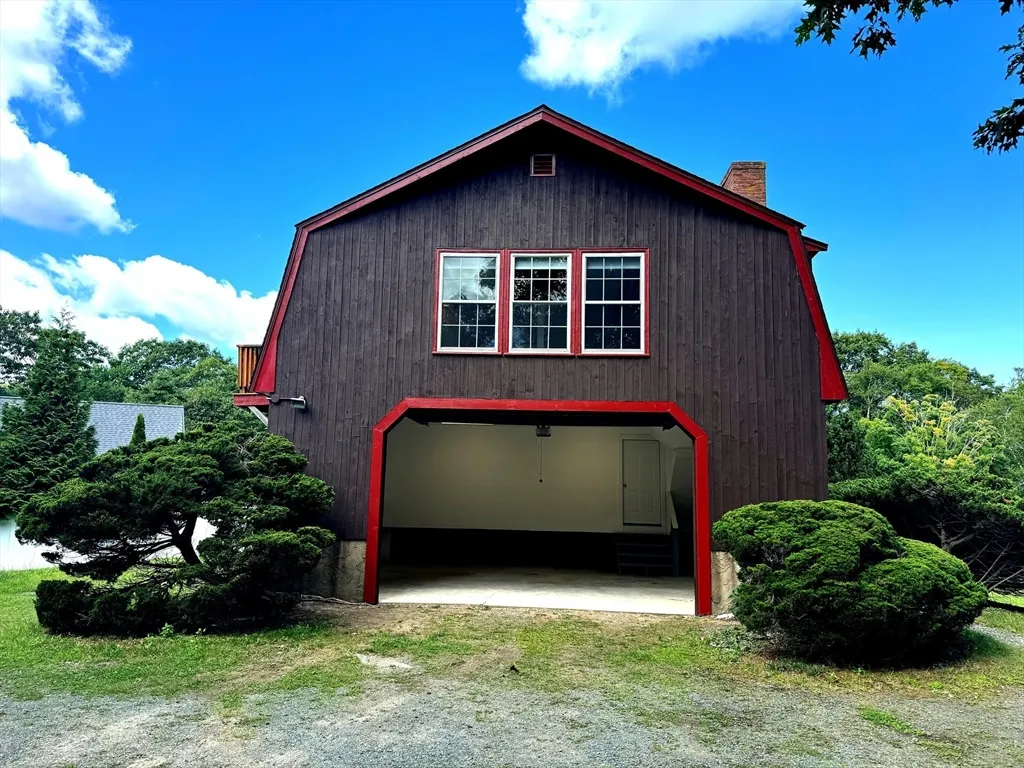 7 Briny Way, Long Beach