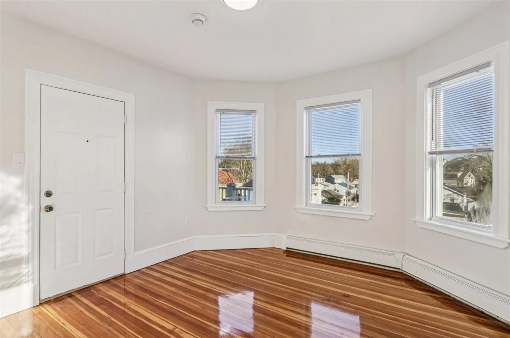 559 Hyde Park Ave, Roslindale