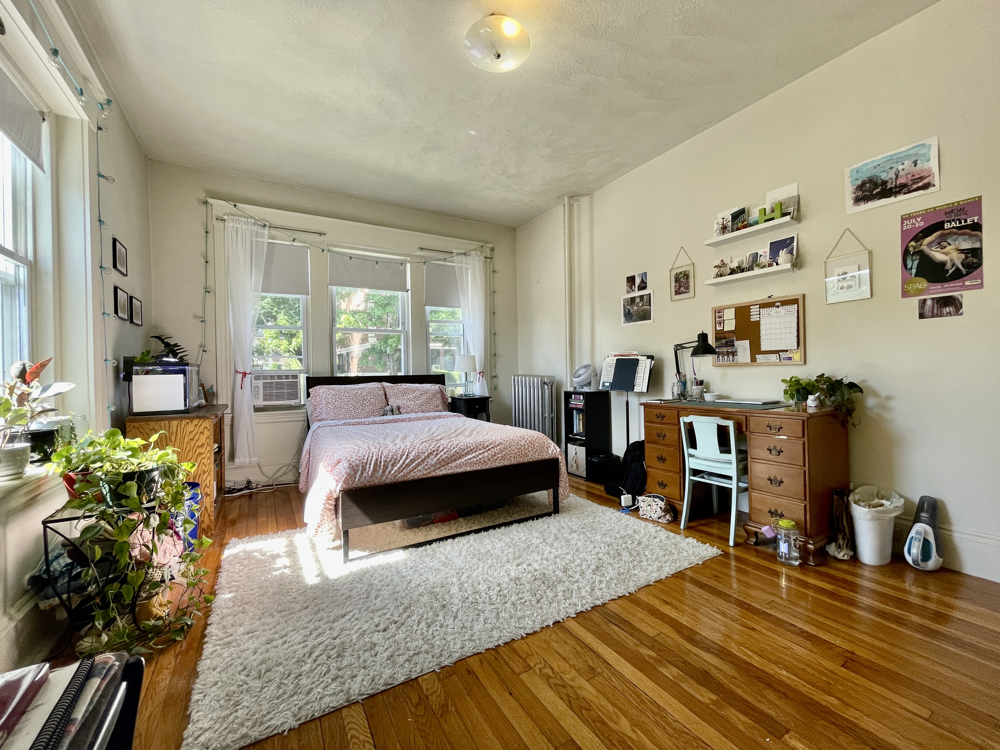 3 bed, 1 bath apartment for rent at 134 Englewood Ave Unit 3., Brighton — photo 3 of 4