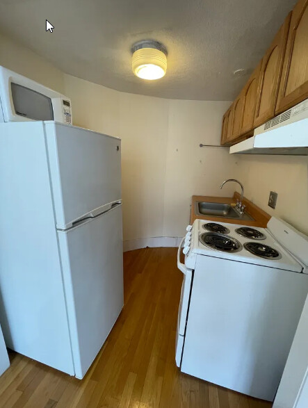 Studio bed, 1 bath apartment for rent at 134 Marlborough St Unit Br, Back Bay — photo 2 of 3