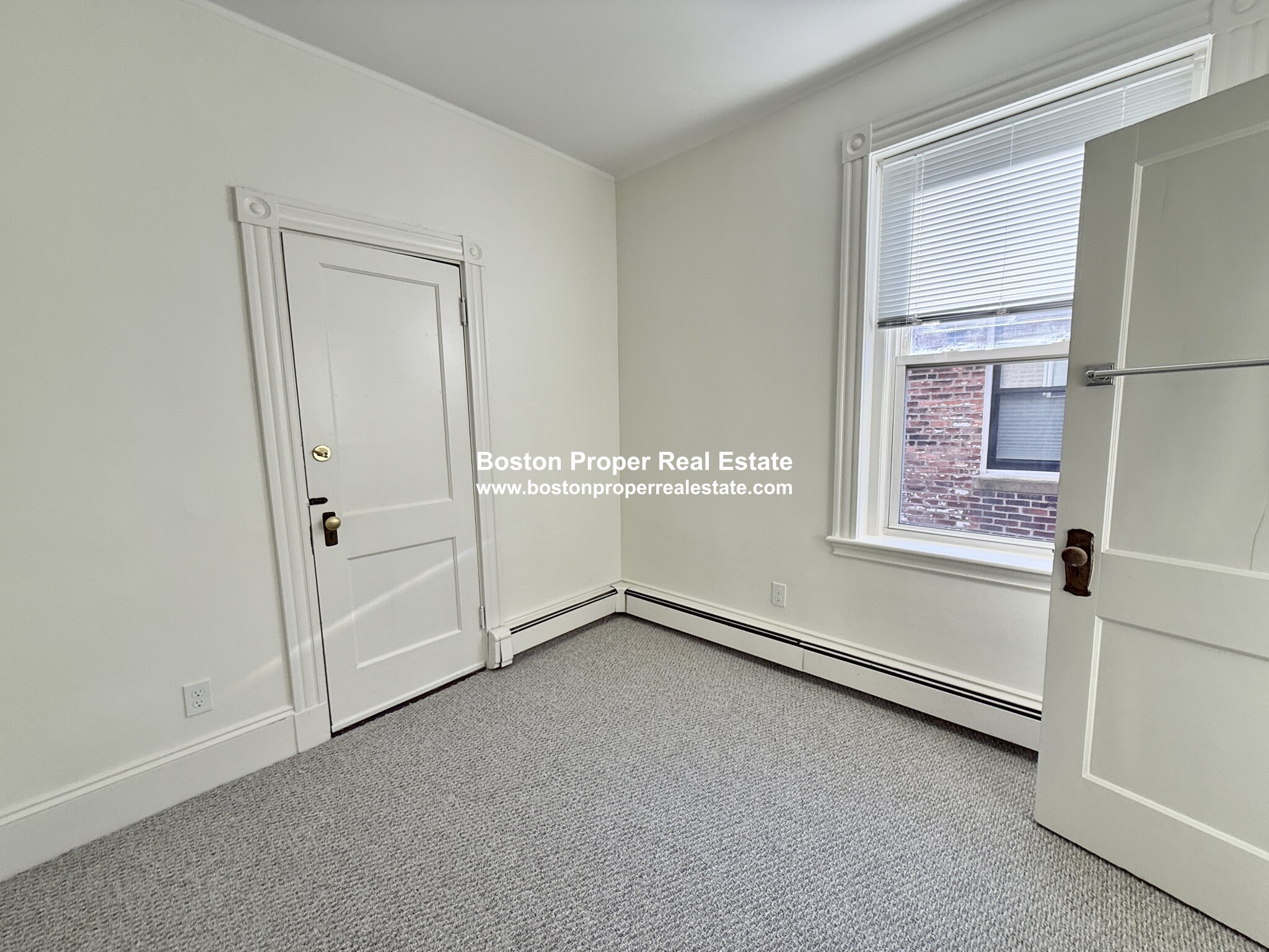 134 Pleasant St, North Brookline