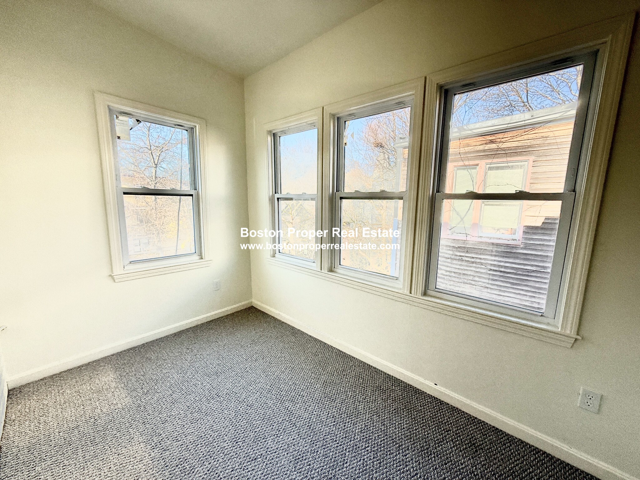 134 Pleasant St, North Brookline