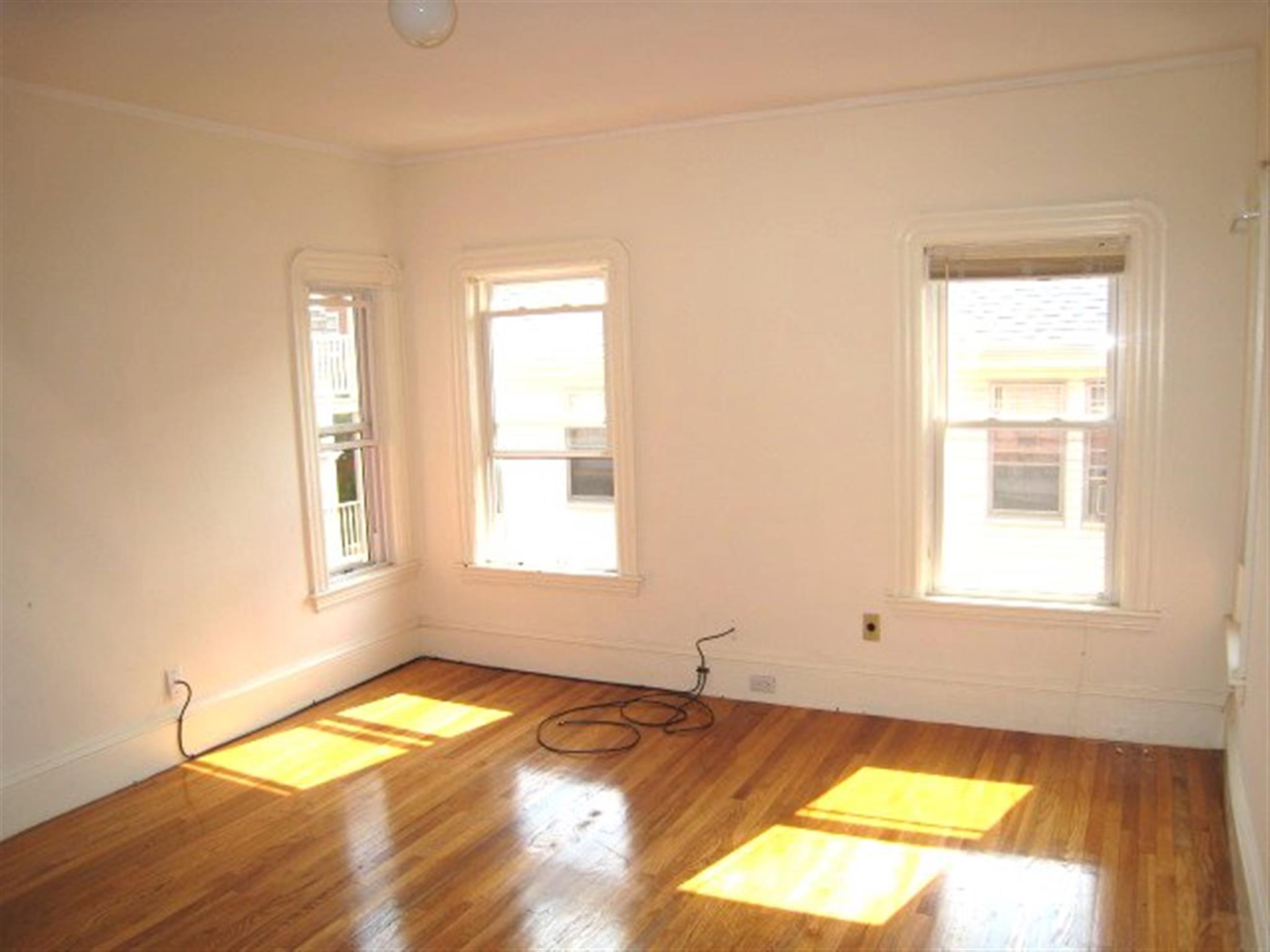 3 bed, 1 bath apartment for rent at 35 Ibbetson St Unit 2, Porter Square — photo 4 of 8