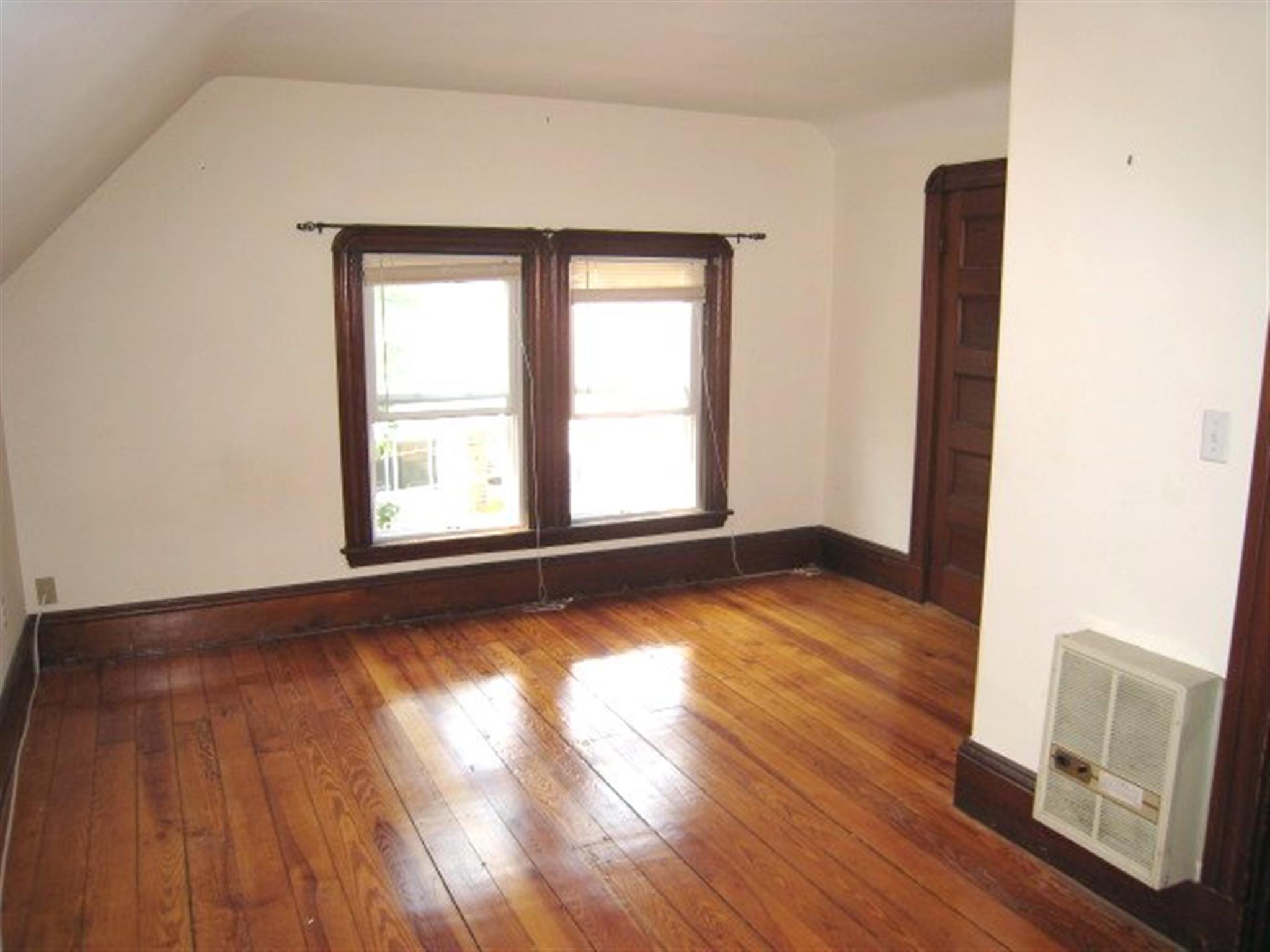 3 bed, 1 bath apartment for rent at 35 Ibbetson St Unit 2, Porter Square — photo 3 of 8