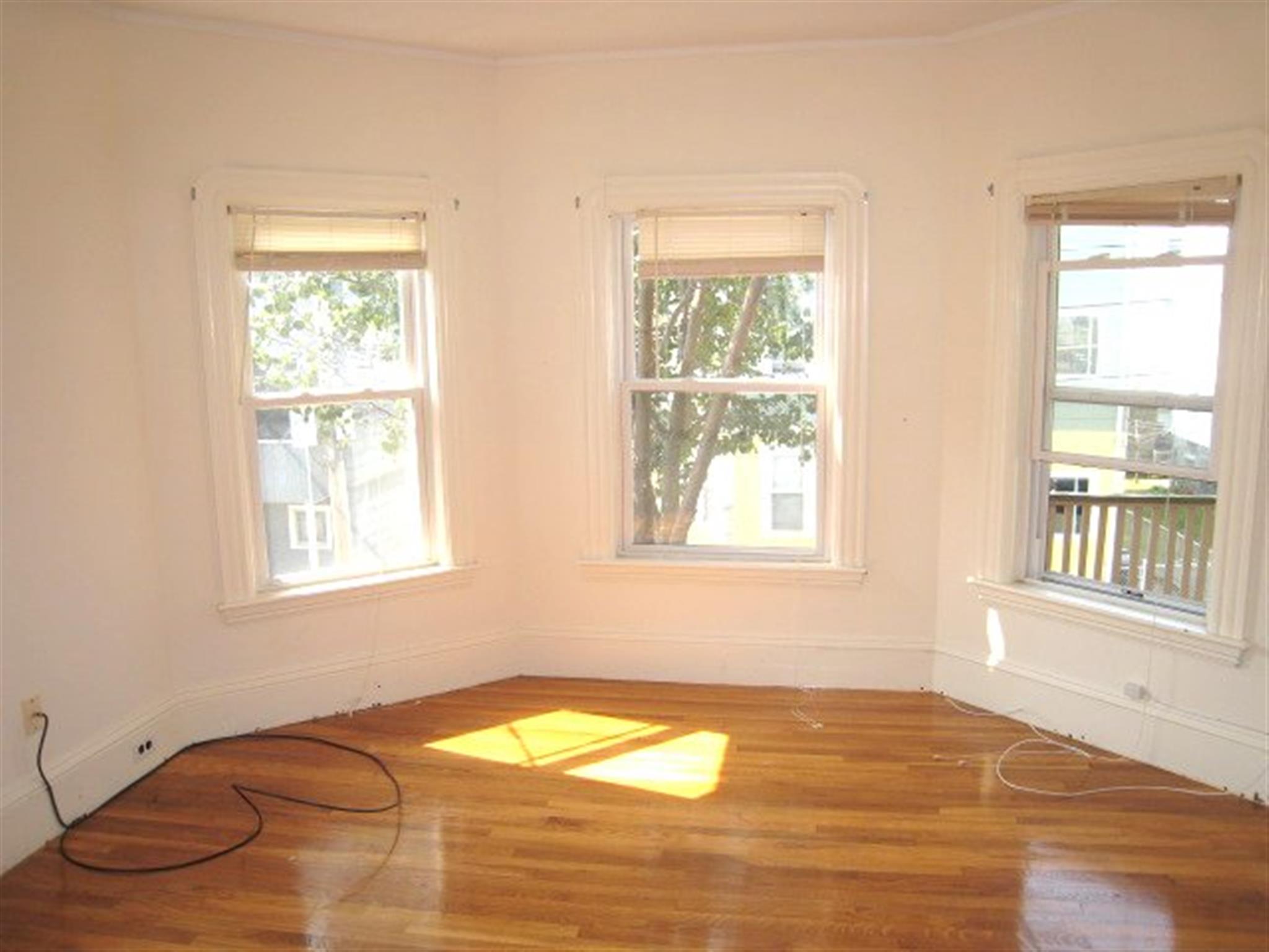 3 bed, 1 bath apartment for rent at 35 Ibbetson St Unit 2, Porter Square — photo 2 of 8
