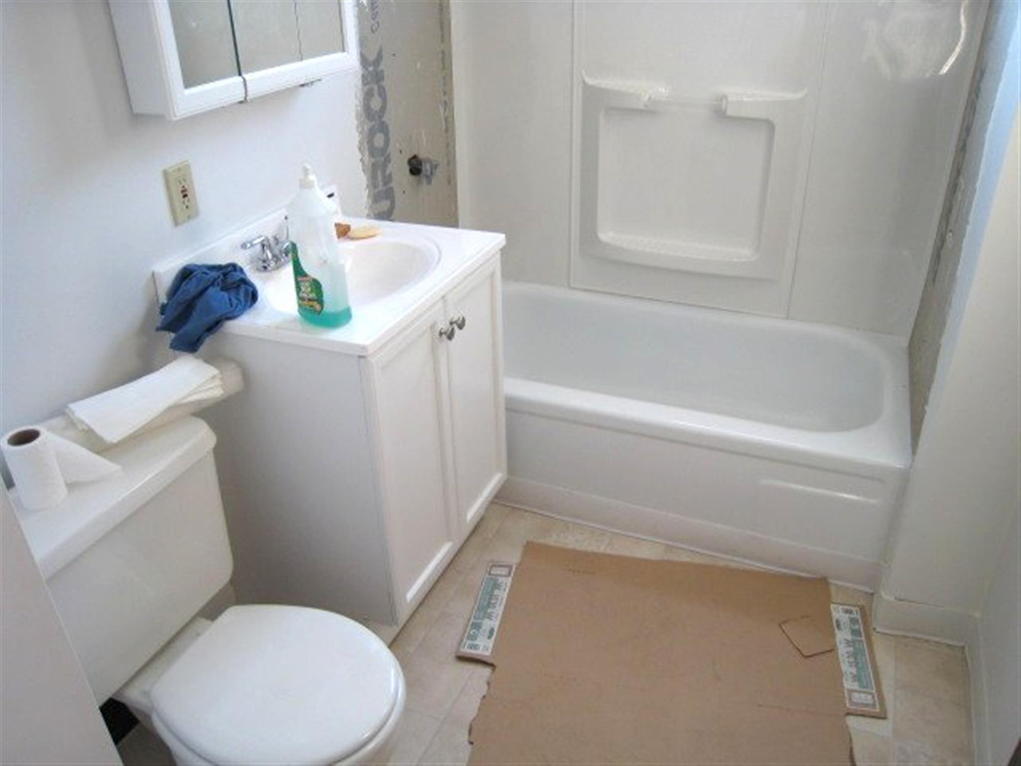 2 bed, 1 bath apartment for rent at 298 Highland Ave, Davis Square — photo 6 of 7