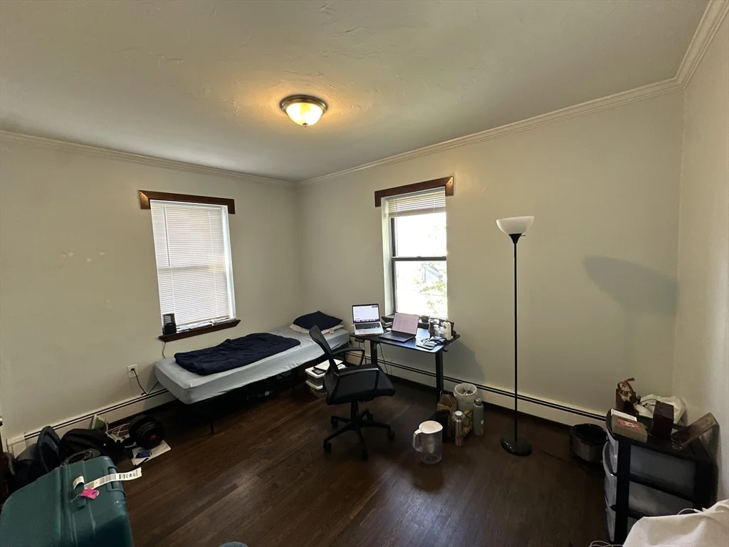435 Walnut Ave, Roxbury