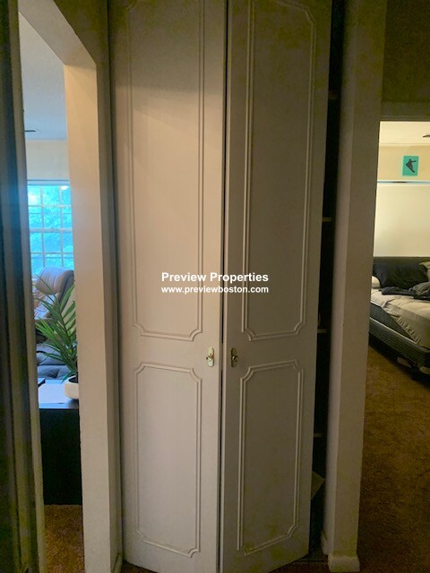 14 Lake Shore Ct, Brighton