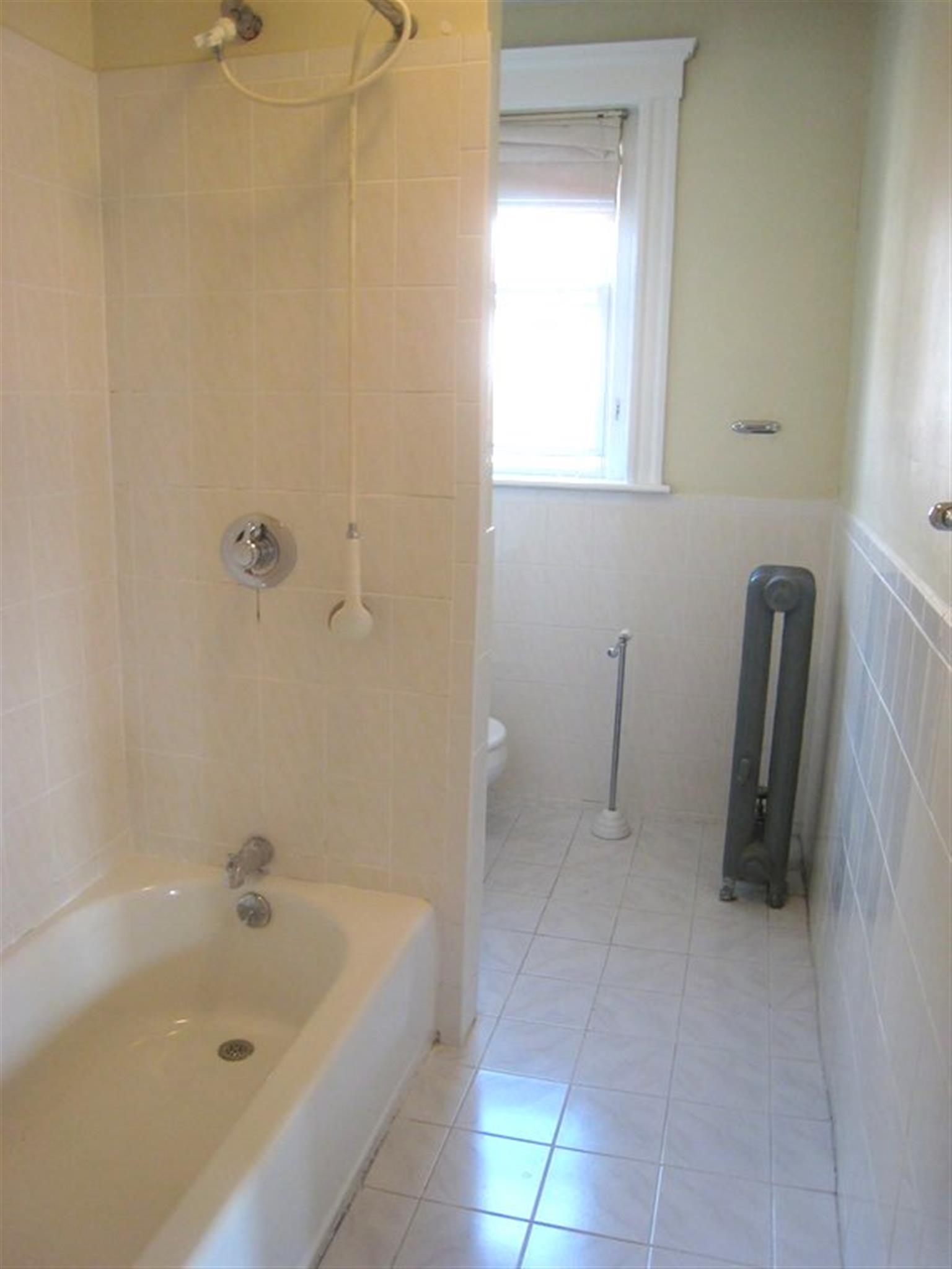 1.5 bed, 1 bath apartment for rent at 6 Craigie Cir Unit 42A, Harvard Square — photo 8 of 10