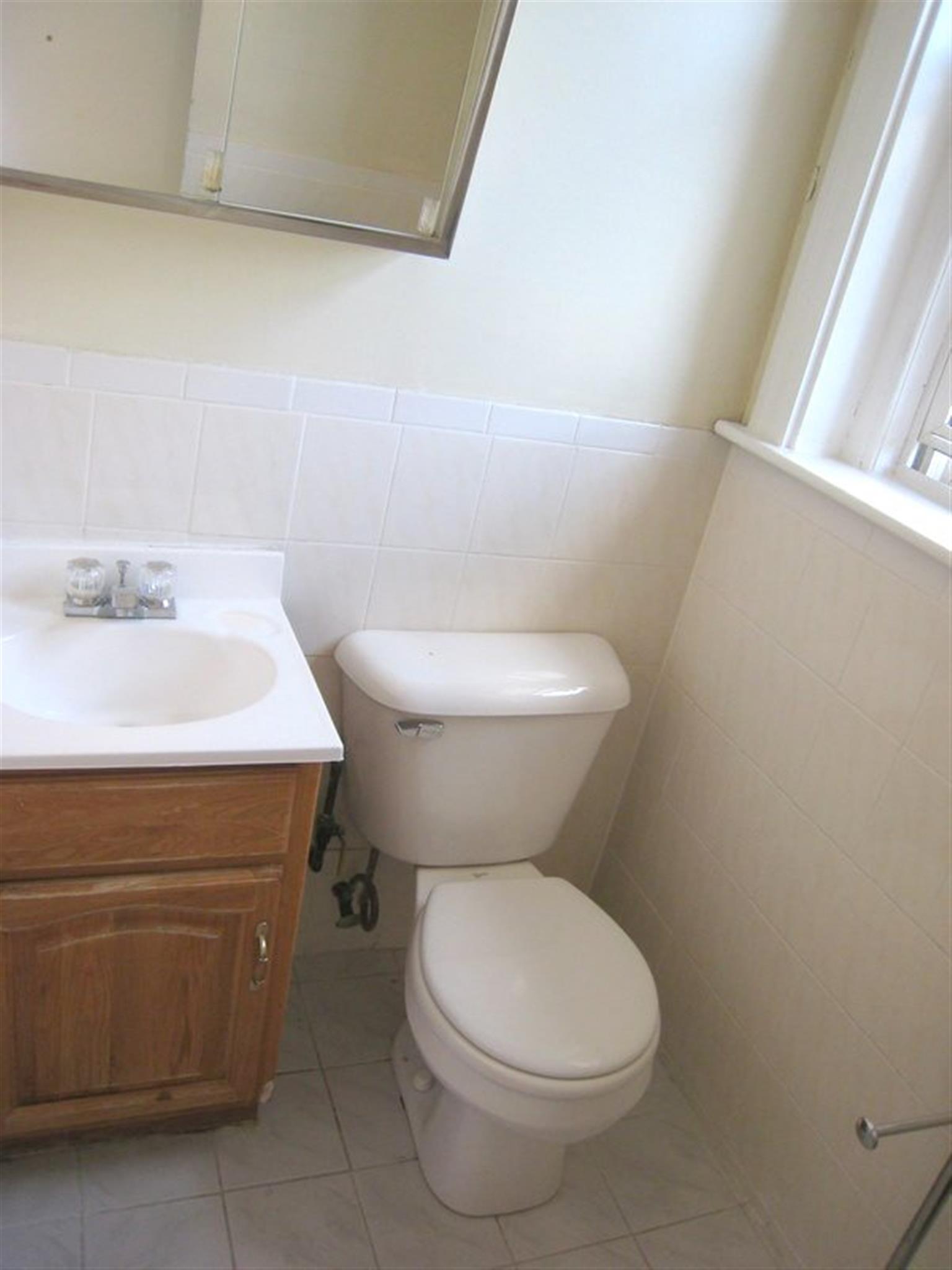 1.5 bed, 1 bath apartment for rent at 6 Craigie Cir Unit 42A, Harvard Square — photo 9 of 10