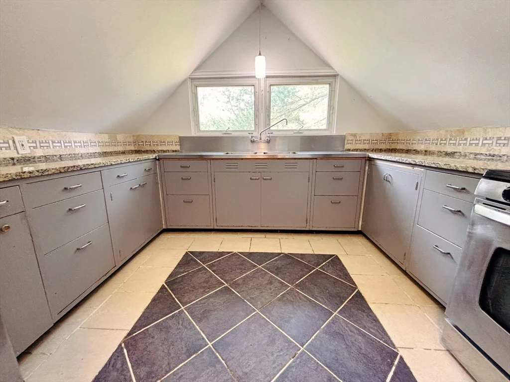 19 Maple St, Uxbridge