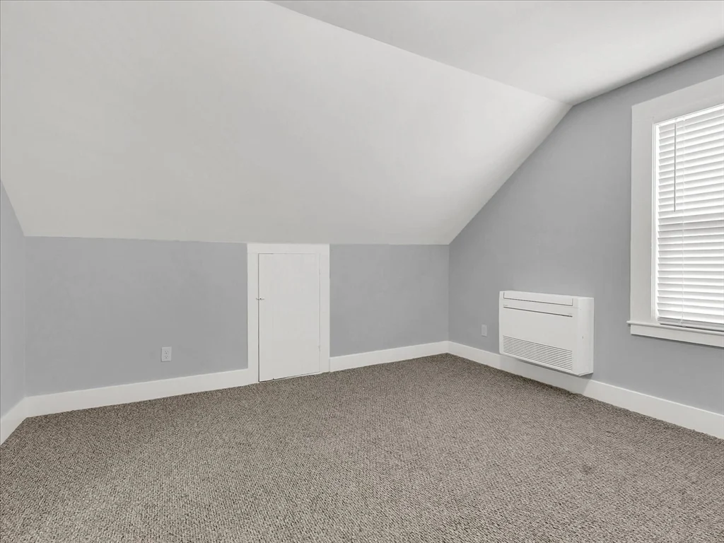186 Main St, Wayland
