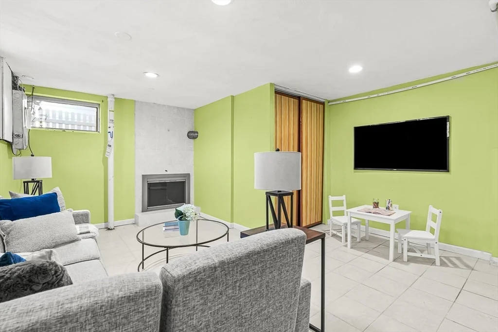 35 Fells Avenue Ter, North Medford