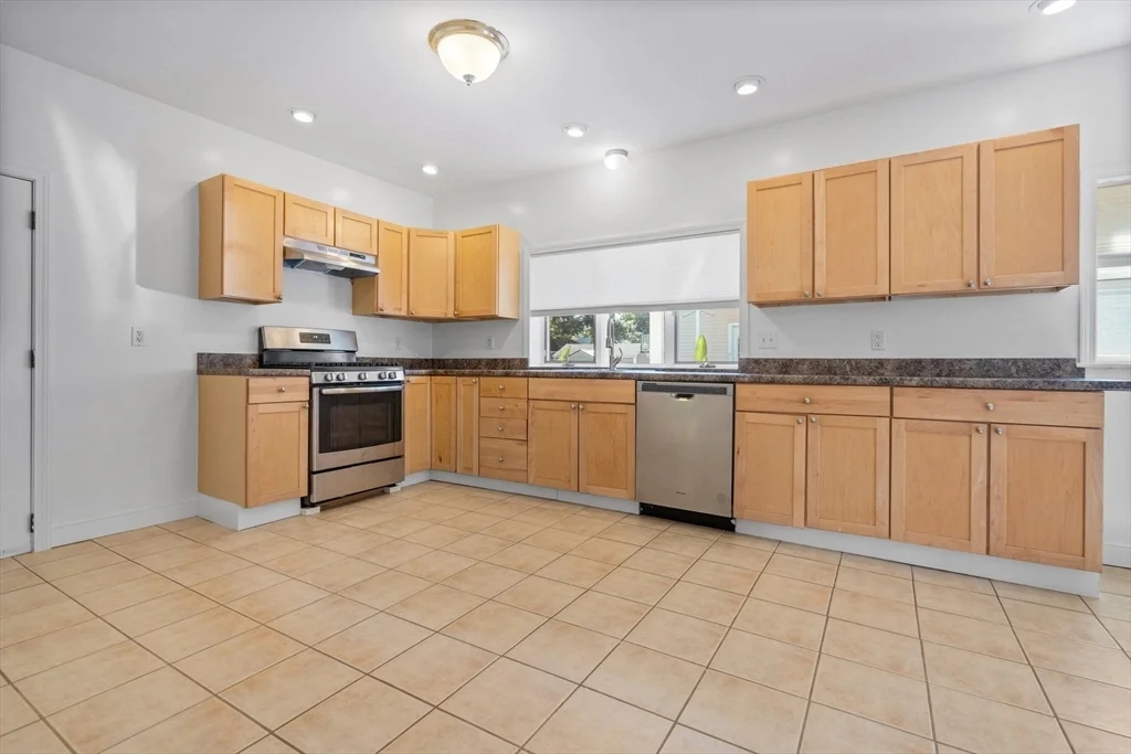 144 Waverly Rd, North Andover