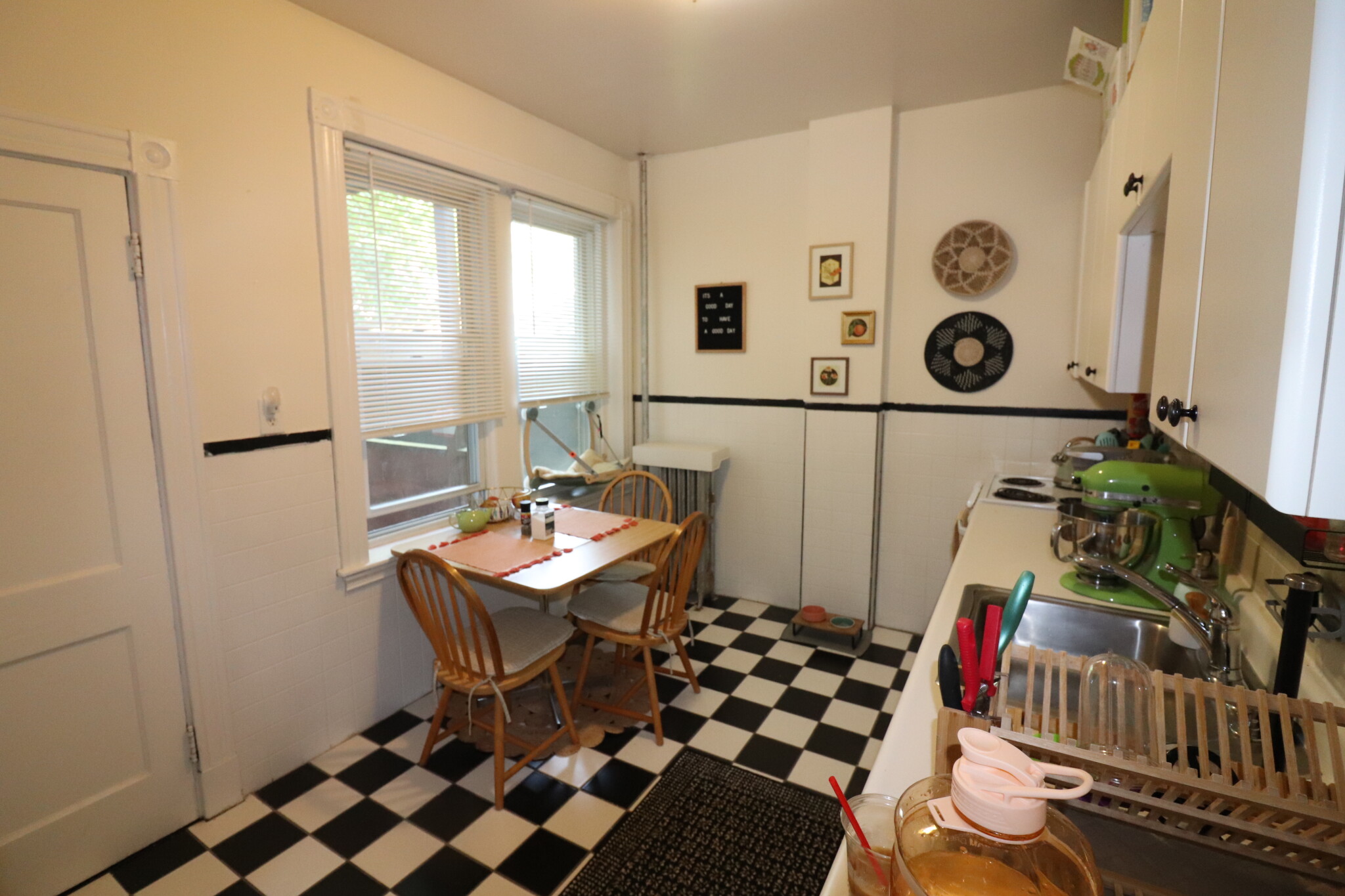 1 bed, 1 bath apartment for rent at 136 Pleasant St Unit 1, Coolidge Corner — photo 5 of 11