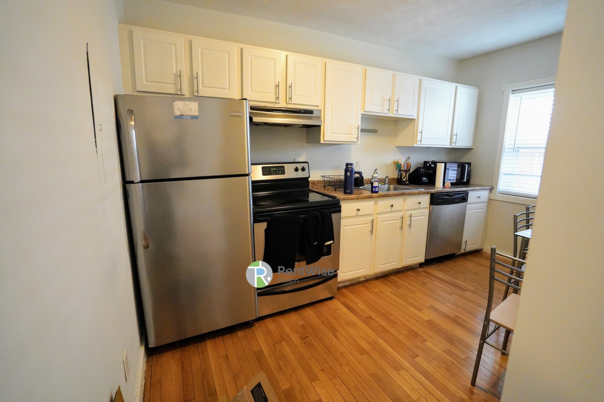 4 Schrepel Pl, South Boston