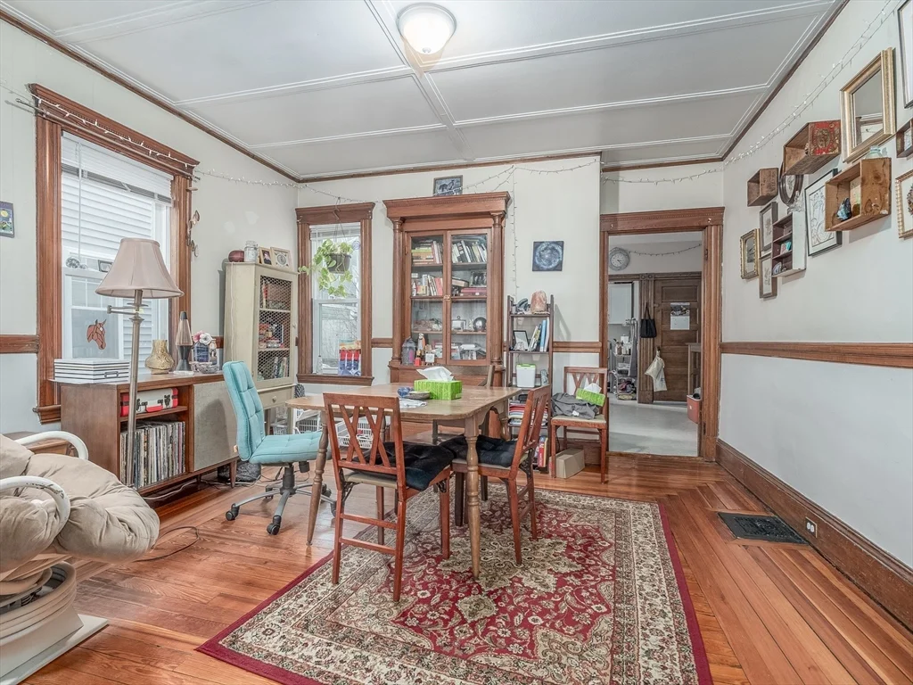 81 Bristol Rd, Medford