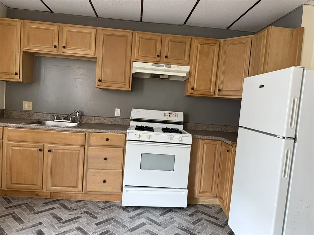 125 High St, North Attleboro