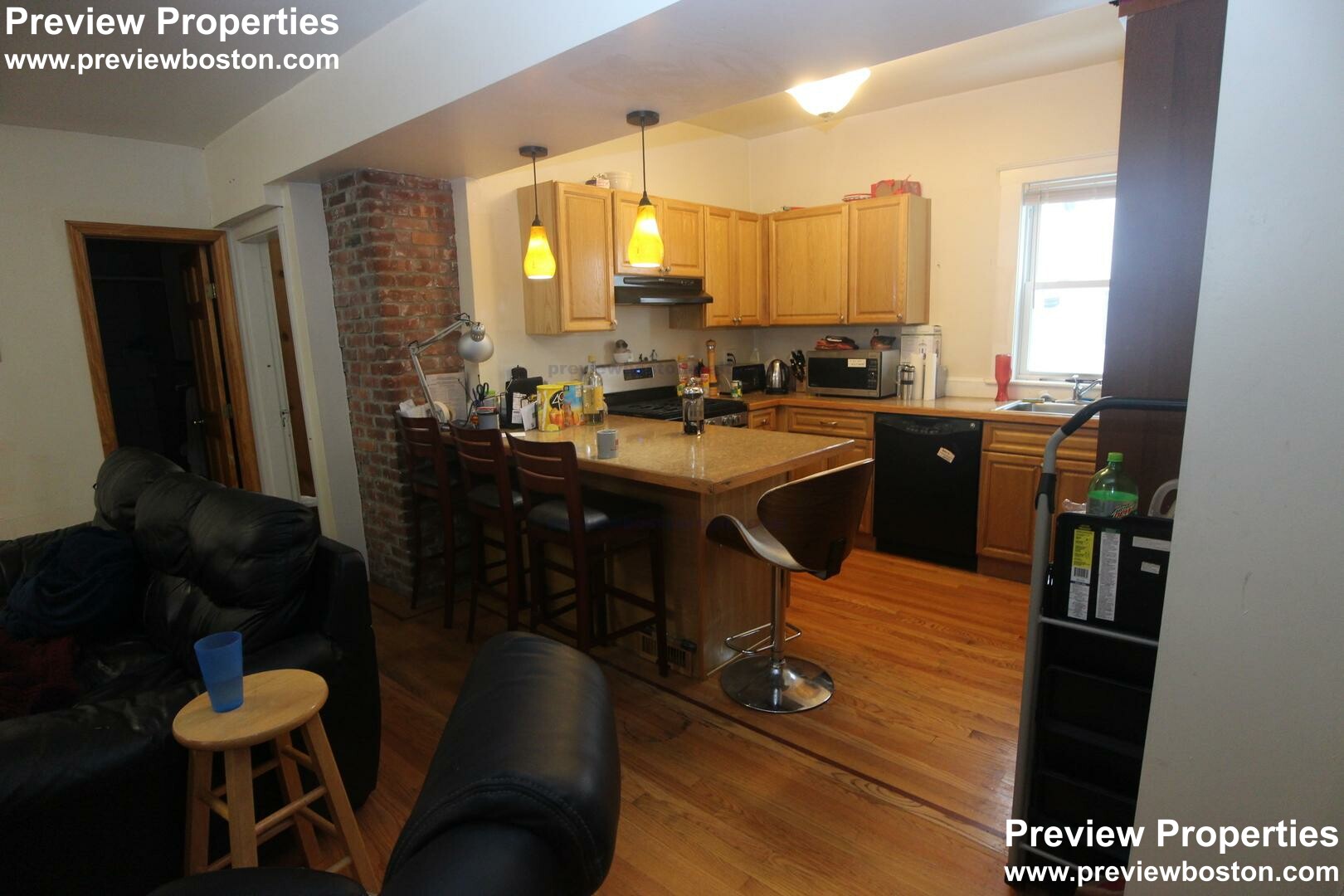 36 Brackett St, Oak Square