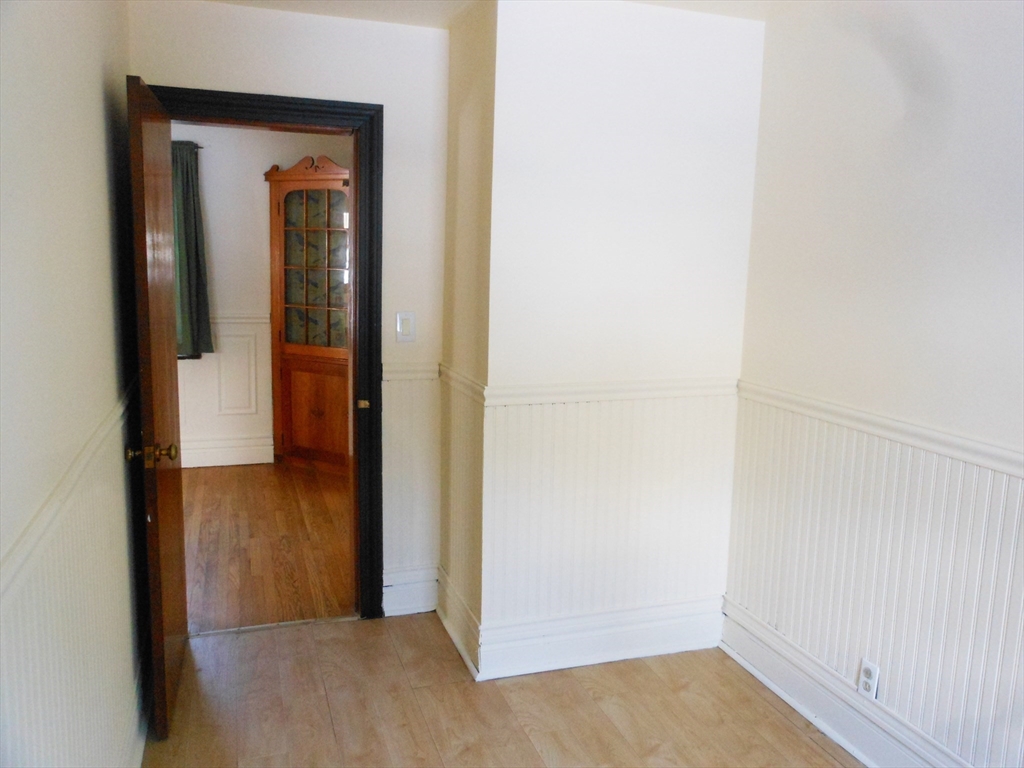 8 Castle Rd, Wayland