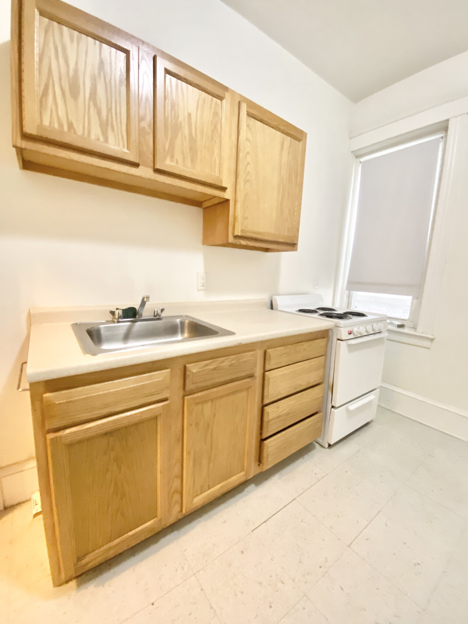 1 split bed, 1 bath apartment for rent at 1375 Commonwealth Ave Unit 4.., Allston — photo 3 of 4