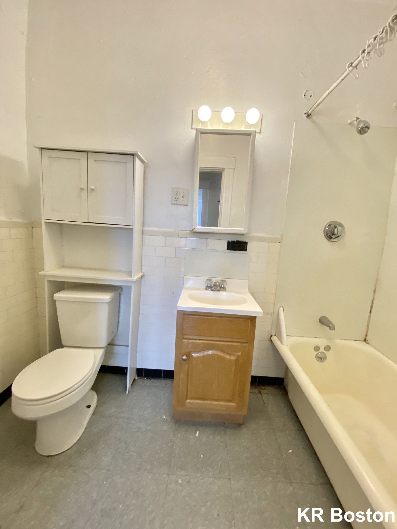1 split bed, 1 bath apartment for rent at 1375 Commonwealth Ave Unit 11, Allston — photo 3 of 3
