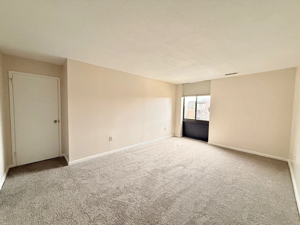 1006 Paradise Rd, Swampscott