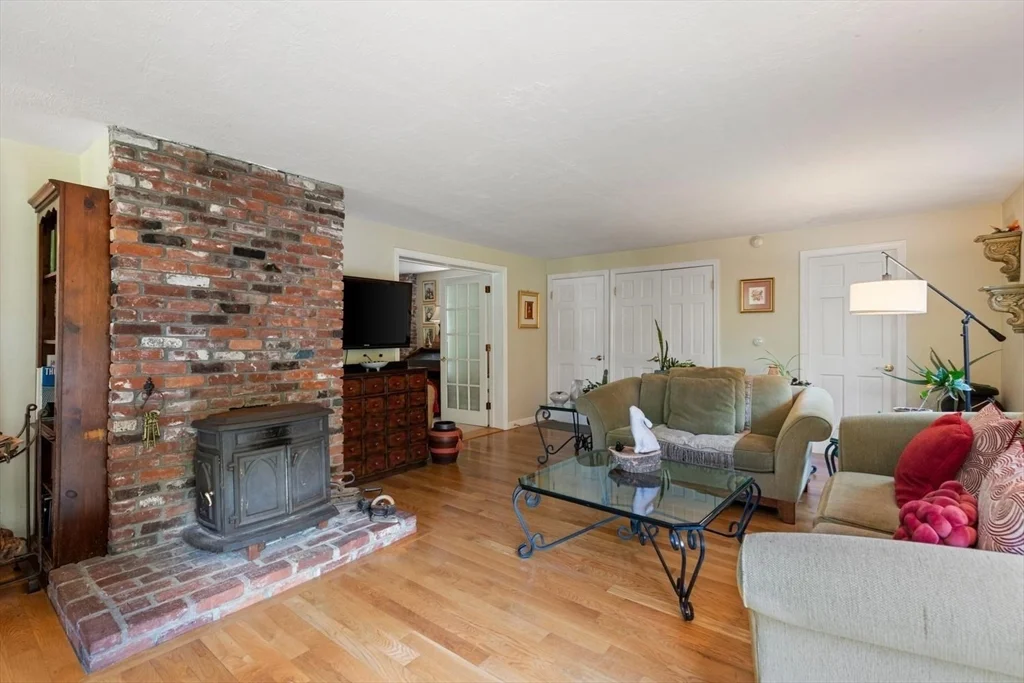 368 Main St, Lynnfield