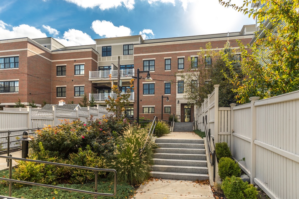 375 Market St, Oak Square