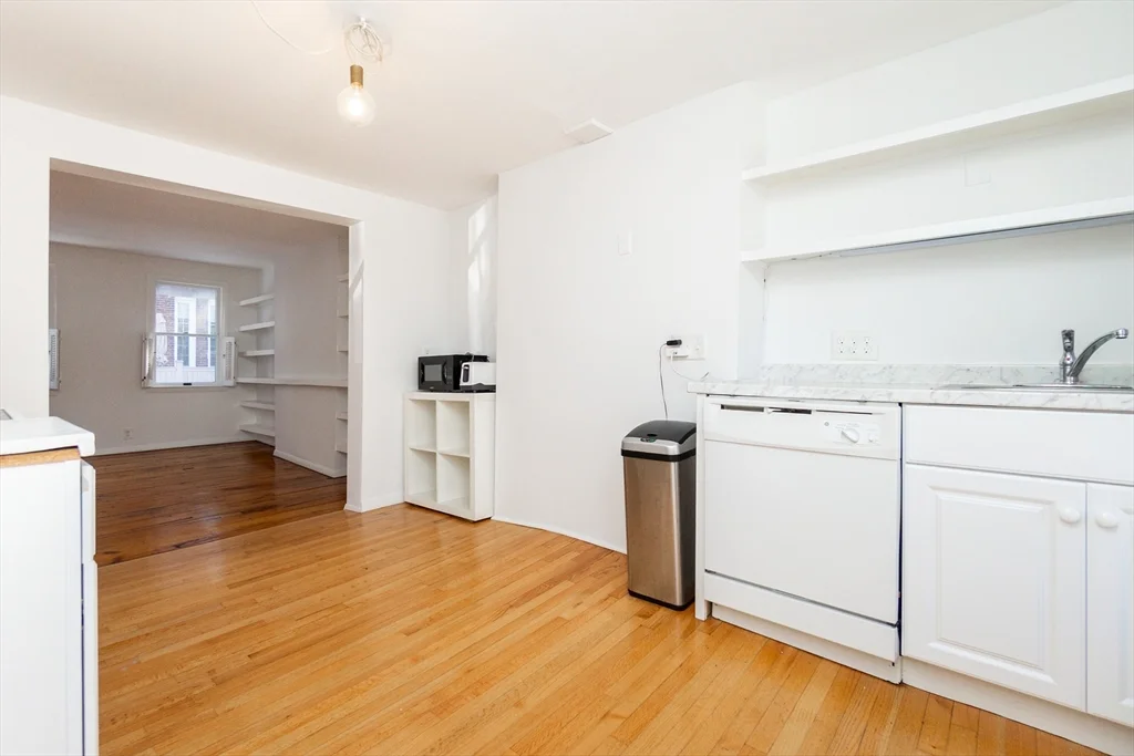 4 Cogswell Pl, North Cambridge