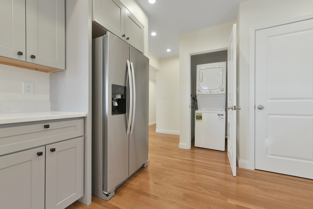 48 Manthorne Rd, Roxbury