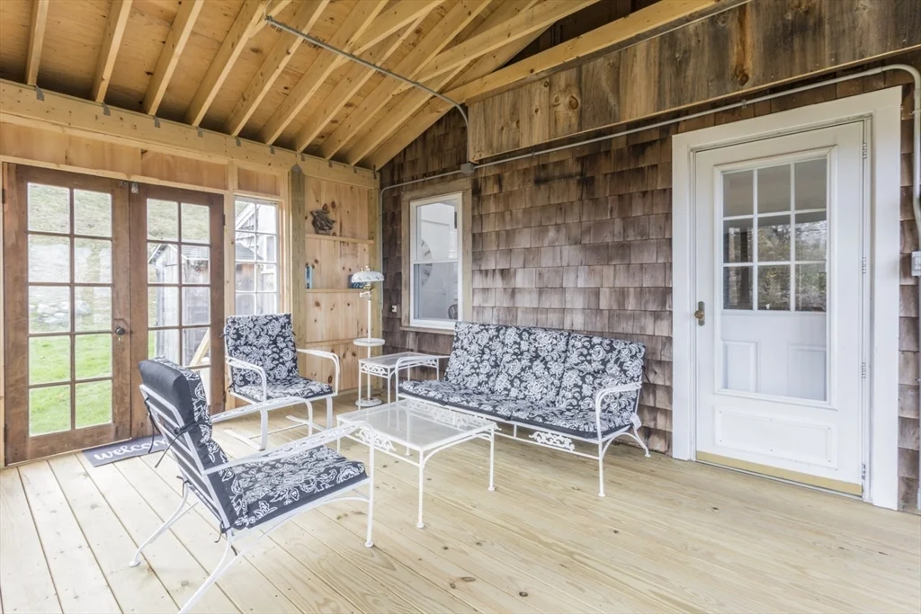 43 Bayview Rd, Great Neck