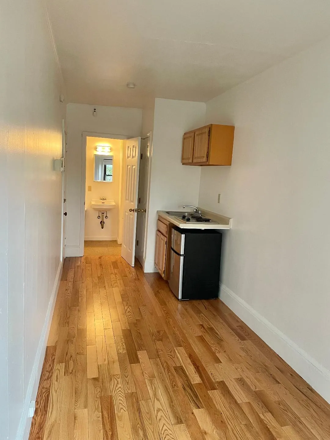1061 Beacon St, Longwood