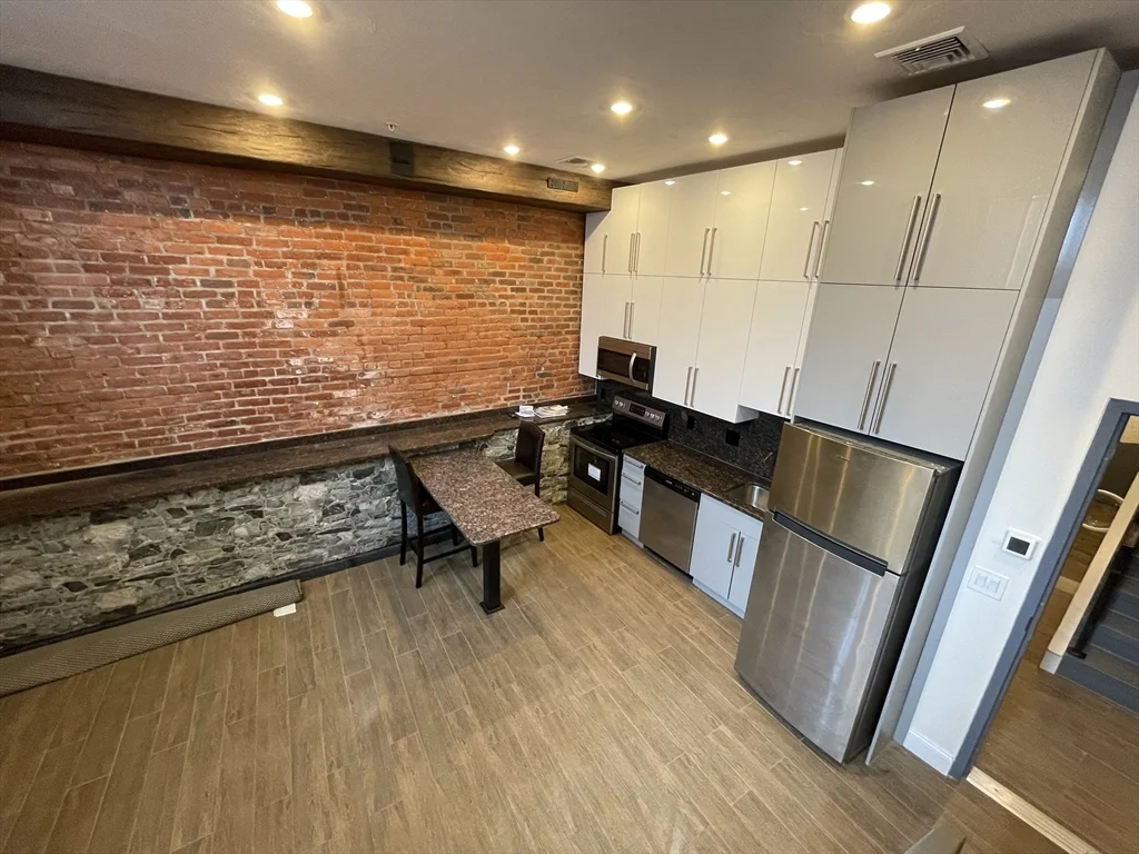 1028 Commonwealth Ave, Coolidge Corner