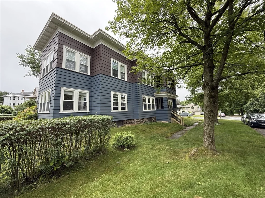 1 Samoset Rd, Worcester