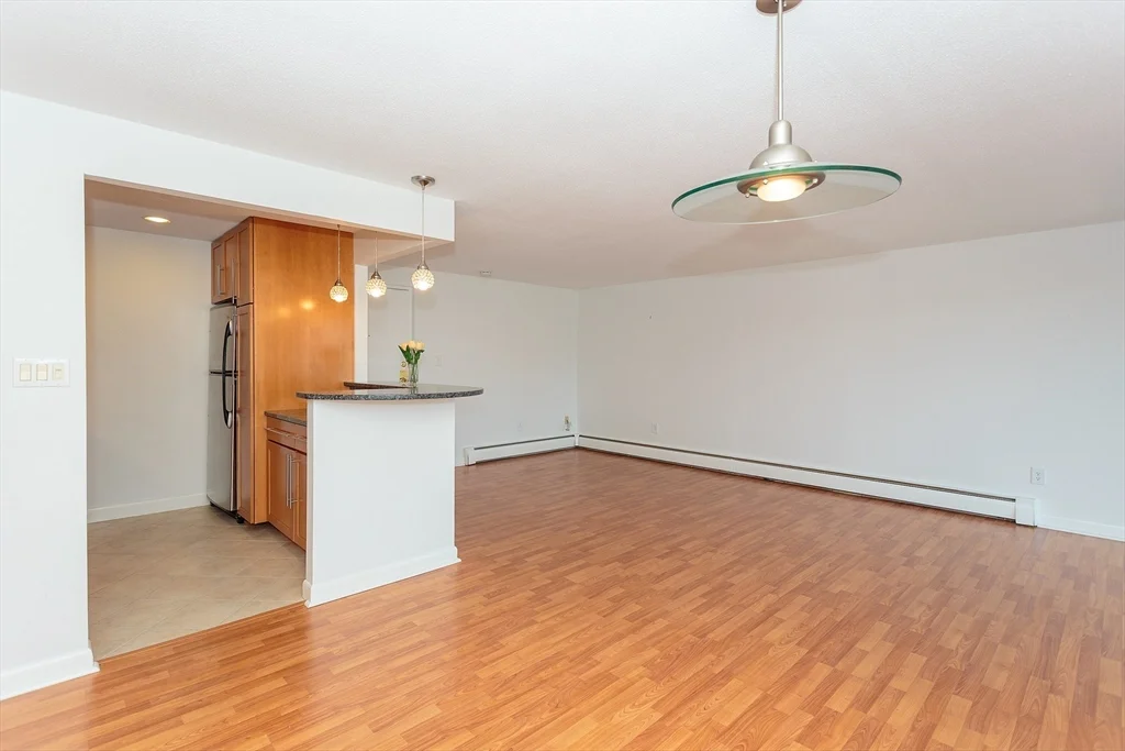 64 Main St, Stoneham