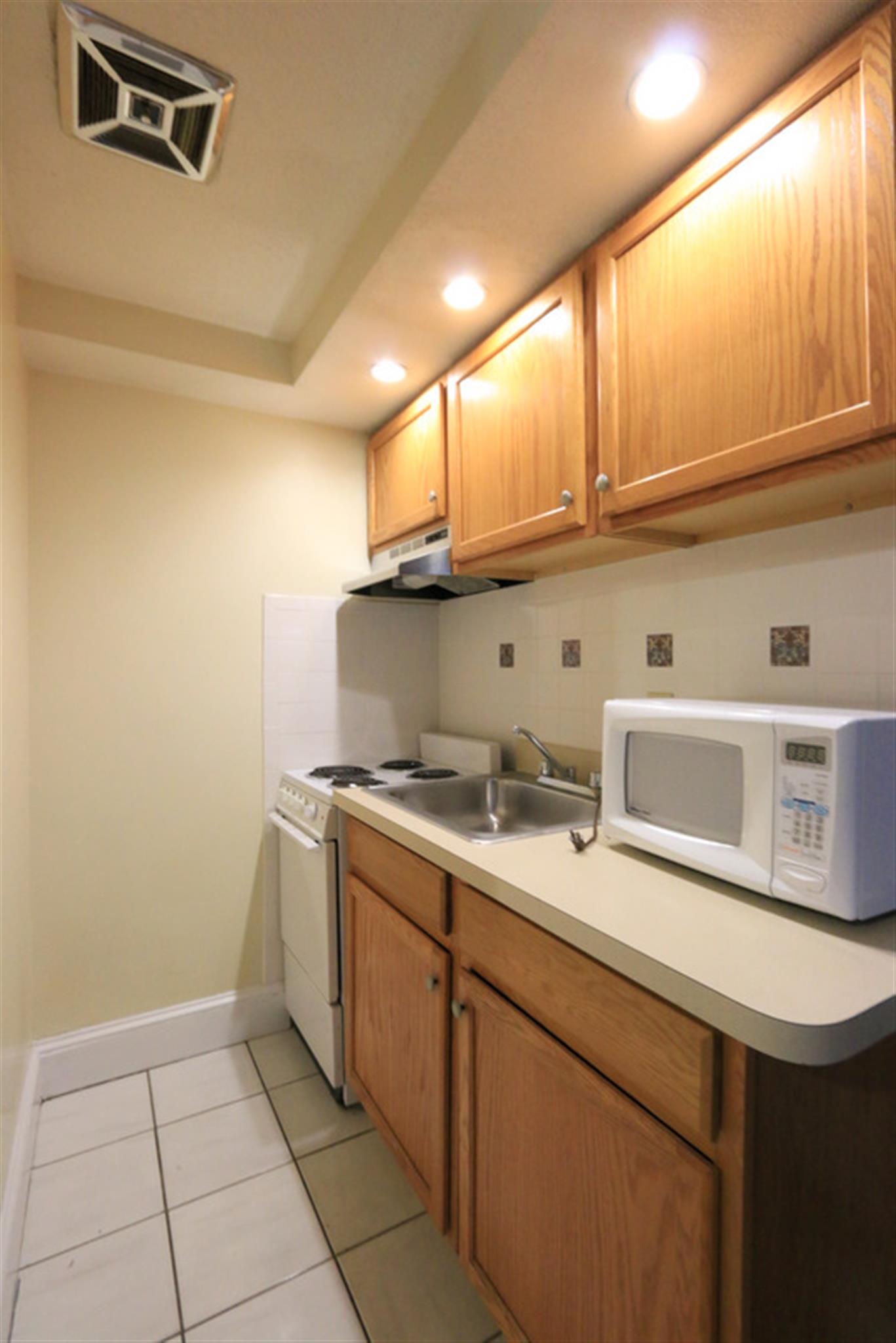 1 bed, 1.5 bath apartment for rent at 12 Mount Auburn St Unit 2, Riverside — photo 5 of 14