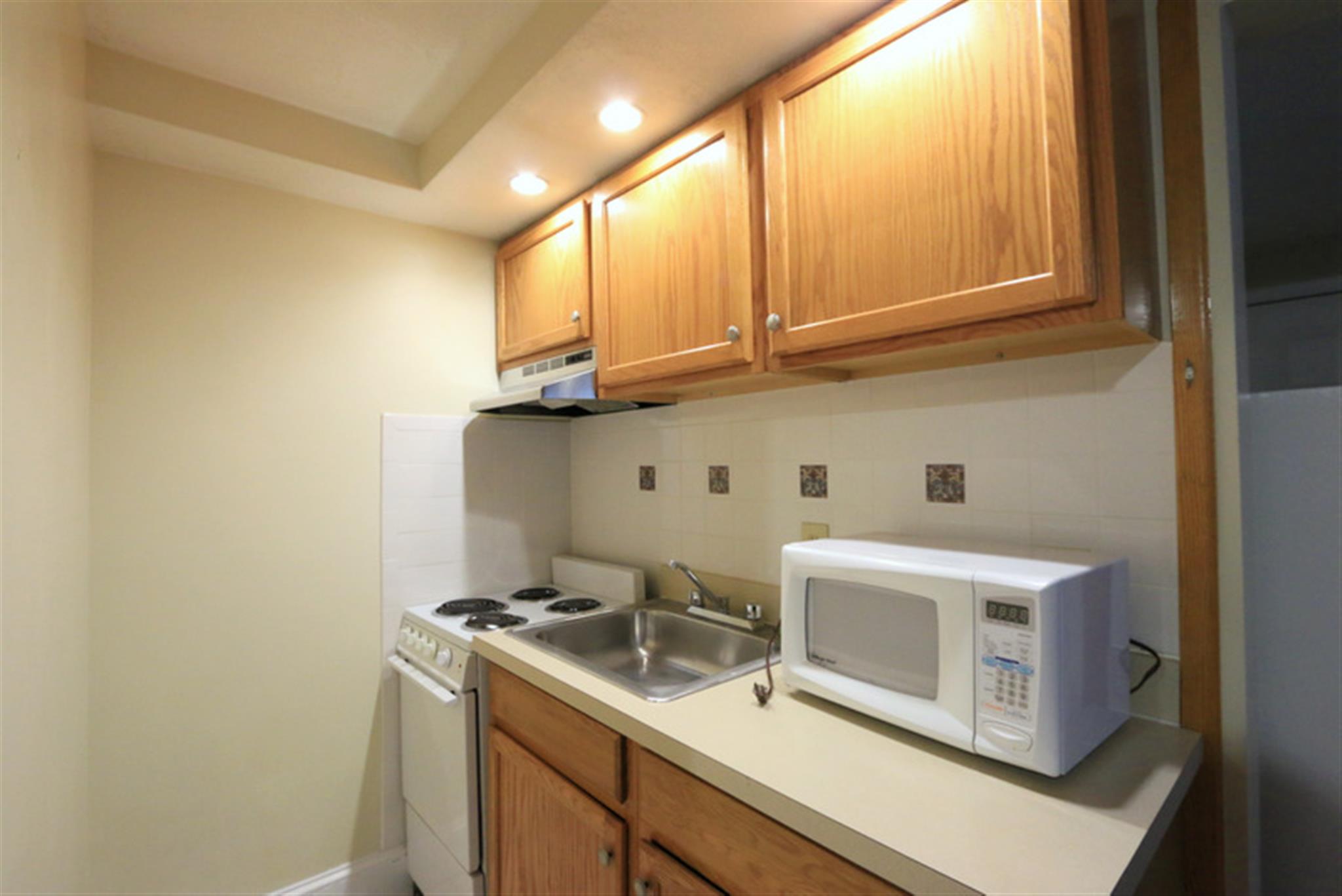 1 bed, 1.5 bath apartment for rent at 12 Mount Auburn St Unit 2, Riverside — photo 4 of 14