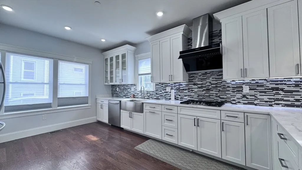 27 Aberdeen Rd, Powder House Square