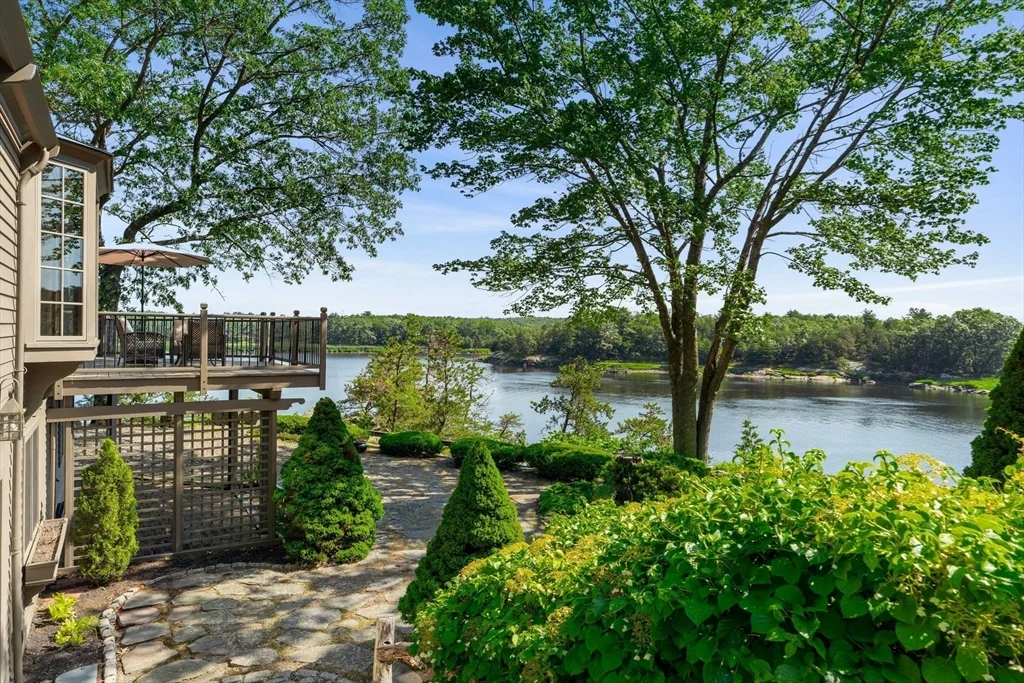 7 Pipers Quarry, Newburyport