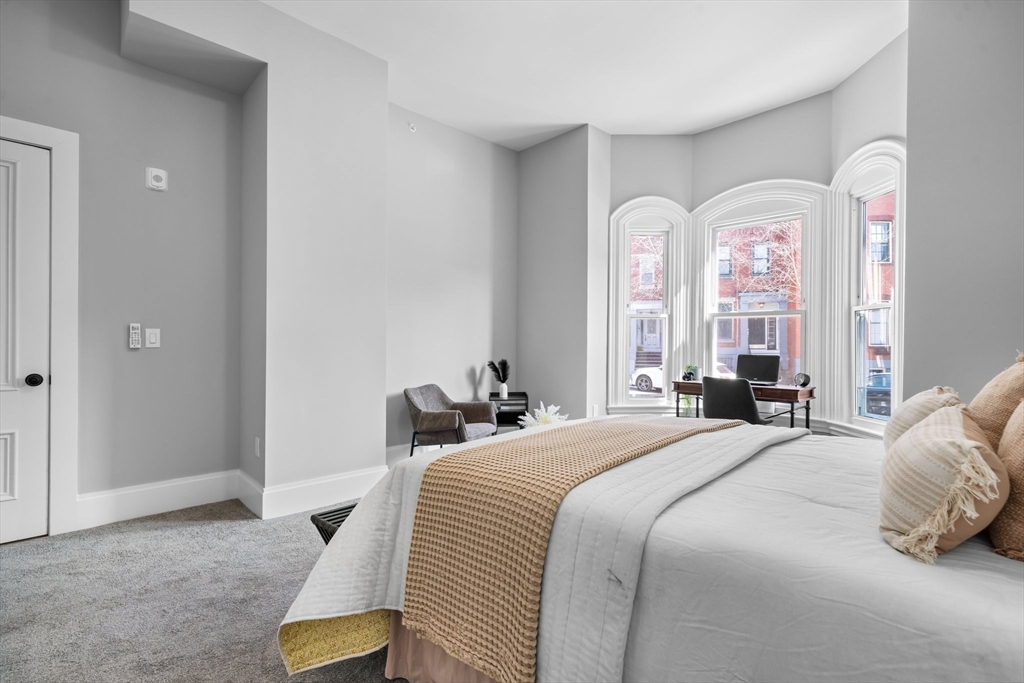 390 Meridian St, Central Square